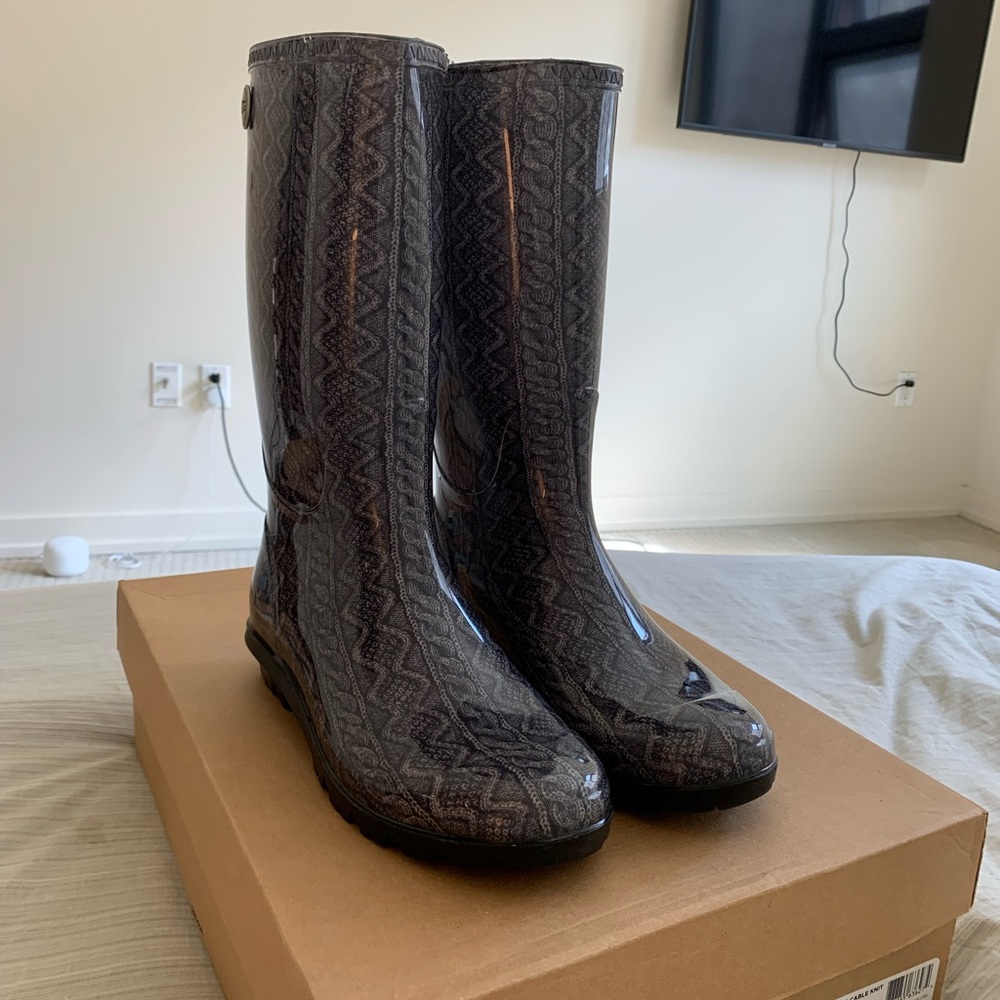 UGG TALL SHAYE CABLE KNIT RUBBER/ WOOL RAIN BOOTS